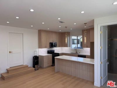 /international/us/16036-acre-st-north-hills-ca-110107656036/