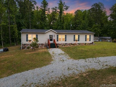 /international/us/1370-hunters-lane-chase-city-va-110107746920/