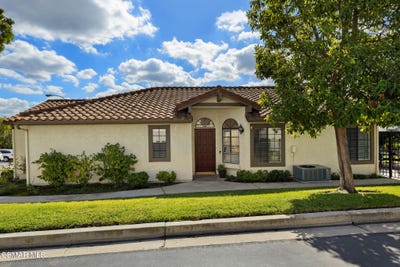 /international/us/635-llanerch-lane-simi-valley-ca-110120895086/