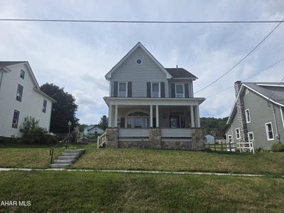 /international/us/721-w-2nd-street-williamsburg-pa-110101056566/