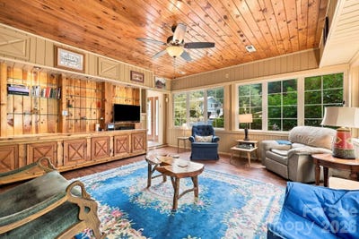 /international/us/1925-laurel-park-highway-hendersonville-nc-110119504874/