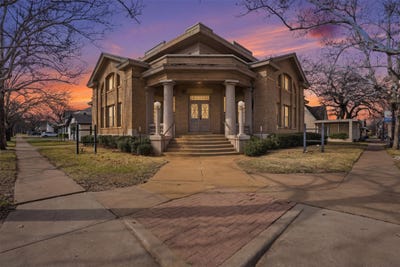/international/us/700-elm-street-graham-tx-110106253659/