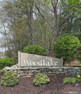 /international/us/54-clubhouse-drive-woodbury-ct-110106771622/