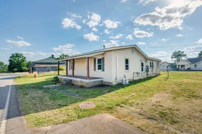 /international/us/282-tucapau-road-wellford-sc-110108959307/