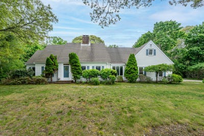 /international/us/19-elmcroft-way-yarmouth-port-ma-110108282961/