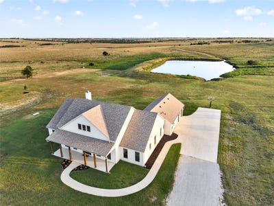 /international/us/10978-gregory-road-sanger-tx-110109835751/