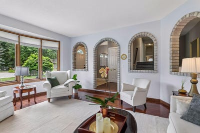 /international/us/14886-tealwood-court-eden-prairie-mn-110110299582/
