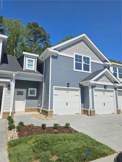 /international/us/3503-elaina-way-chesapeake-va-110098996364/