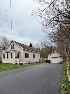 /international/us/419-race-street-chittenango-ny-110107286486/