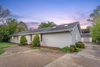 /international/us/1275-bloomingdale-road-glendale-heights-il-110108336233/
