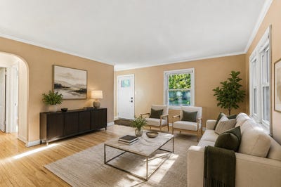 /international/us/7866-eastwood-road-mounds-view-mn-110108903156/