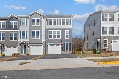 /international/us/111-wake-robin-ct-lake-frederick-va-110097867888/