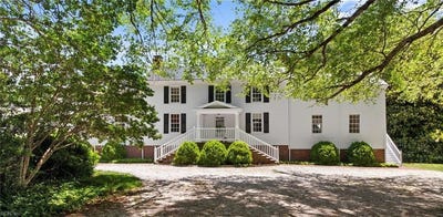 /international/us/5523-white-hall-road-gloucester-va-110104081554/
