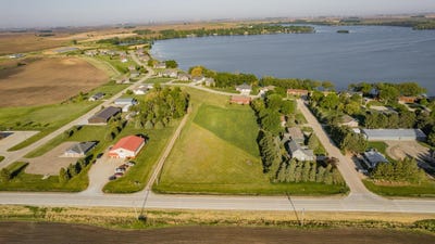 /international/us/00-lakeside-avenue-lake-park-ia-110099460718/