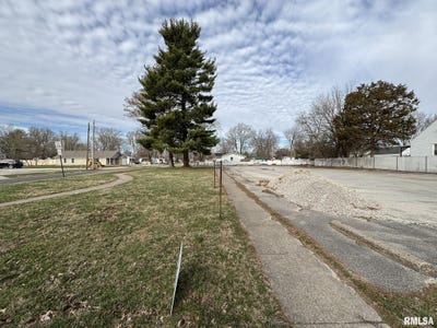 /international/us/lot-5-n-college-avenue-salem-il-110098095685/