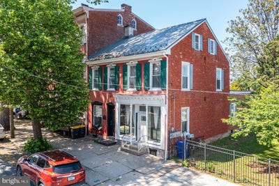 /international/us/145-w-high-street-womelsdorf-pa-110108582207/