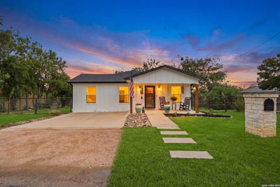 /international/us/1511-jackson-st-castroville-tx-110108607653/