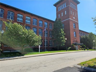 /international/us/1-tupperware-drive-north-smithfield-ri-110108682294/