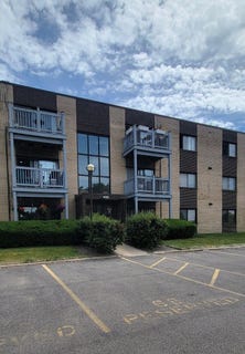 /international/us/668-pinecrest-drive-prospect-heights-il-110108504928/
