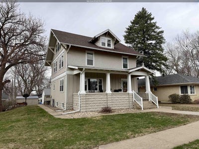 /international/us/1009-1st-ave-se-lemars-ia-110107408240/