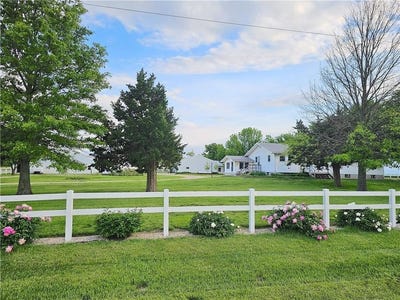 /international/us/19916-nw-1600-road-garnett-ks-110107782824/