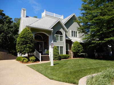 /international/us/738-marina-village-drive-grand-rivers-ky-110108981146/