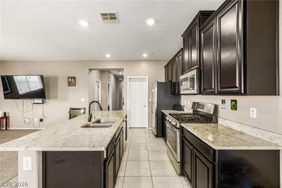 /international/us/2715-amazing-meadows-avenue-north-las-vegas-nv-110108479505/