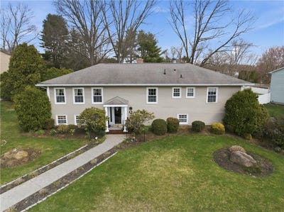 /international/us/8-crabapple-lane-smithfield-ri-110107081077/