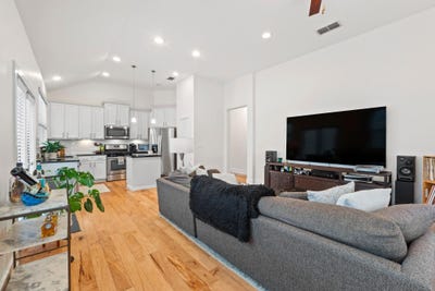 /international/us/2100-hermia-st-austin-tx-110107390382/