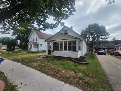 /international/us/1005-w-broadway-street-winona-mn-110120037945/