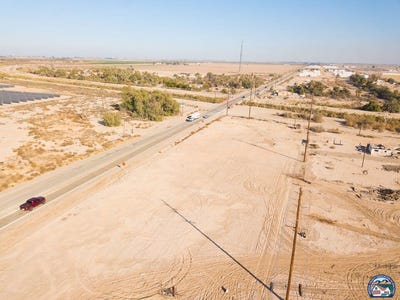 /international/us/w-evan-hewes-hwy-seeley-ca-110106155527/