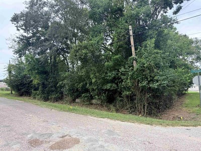 /international/us/fulton-st-sour-lake-tx-110109647326/