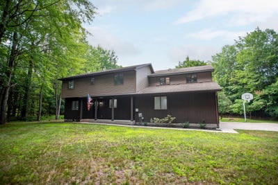 /international/us/4983-w-river-road-muskegon-mi-110101262964/