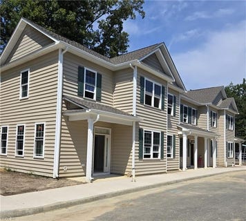 /international/us/205-patriots-village-court-west-point-va-110110349509/