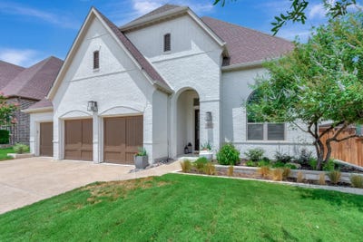 /international/us/920-champions-way-roanoke-tx-110120534728/