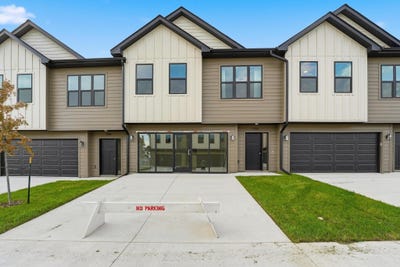 /international/us/1366-meadow-rose-place-waukee-ia-110103432690/