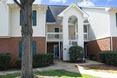 /international/us/521-renshaw-court-cary-nc-110120723617/