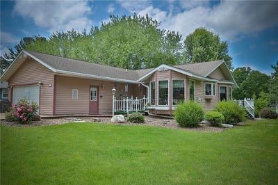 /international/us/509-southside-drive-woodville-wi-110100445291/