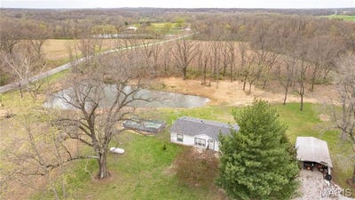 /international/us/1401-longbridge-trail-walshville-il-110098484232/
