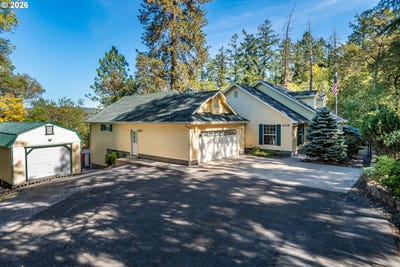 /international/us/1049-w-copper-ct-roseburg-or-110120060067/