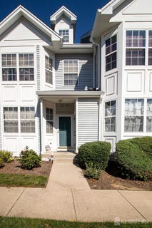 /international/us/1206-blossom-circle-south-brunswick-nj-110120460016/