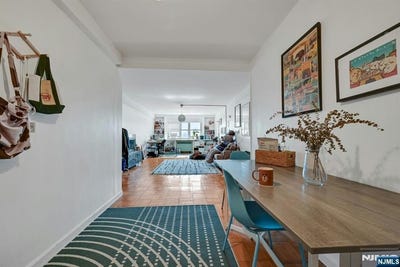 /international/us/208-anderson-street-hackensack-nj-110106668529/