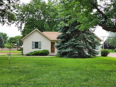 /international/us/1301-w-11th-yankton-sd-110101024708/