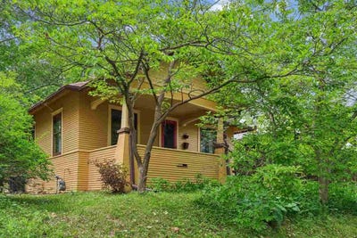 /international/us/707-rundell-st-iowacity-ia-110109158367/