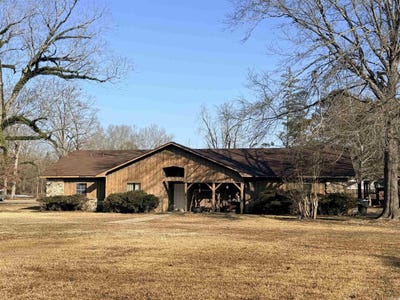 /international/us/1492-highway-52-crossett-ar-110105335204/