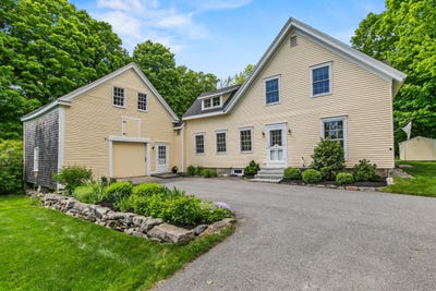 /international/us/62-south-street-freeport-me-110108426796/