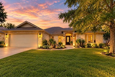 /international/us/124-marion-st-meadowlakes-tx-110120055690/