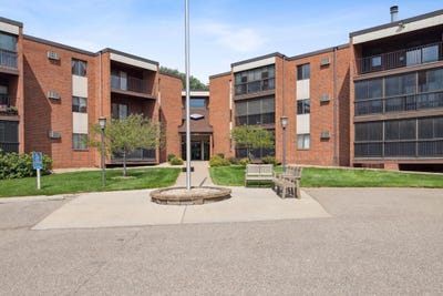 /international/us/1800-riverwood-drive-110-burnsville-mn-110101479341/