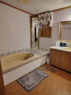 /international/us/4211-squaw-creek-trail-muskegon-mi-110108605829/