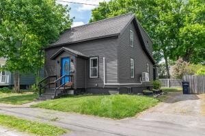 /international/us/53-linden-street-bangor-me-110108638974/